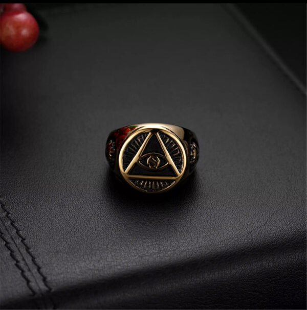 Illuminati ring available in gold and silver (2-10days delivery)